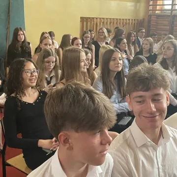 Pierwsze Liceum zakończyło rok z dumą – ponad 100 wyróżnionych uczniów i kolejne inwestycje