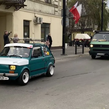 Zabytkowe pojazdy przejechały ulicami Radomska