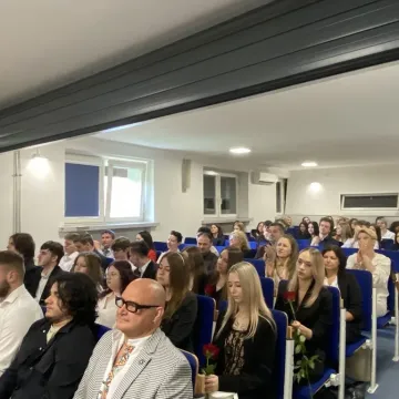 [WIDEO] To był ich dzień. Maturzyści z ZSDiOŚ oficjalnie zakończyli szkołę