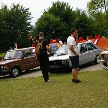 Zabytkowe pojazdy zaparkowały w Radomsku