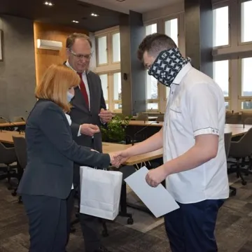 Młodzi zawodnicy z Radomska odebrali stypendia sportowe