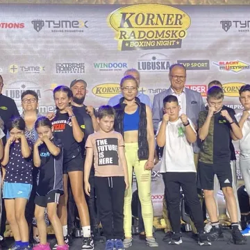 Ceremonia ważenia zawodników przed galą Korner Radomsko Boxing Night