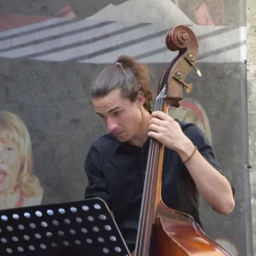 Koncert zespołu Impressja na dziedzińcu muzeum w Radomsku