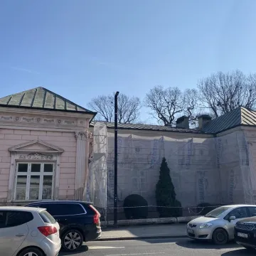 Trwa remont biblioteki w Radomsku. Zmienia się wnętrze i elewacja budynku