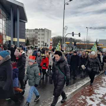 [WIDEO] Orszak Trzech Króli 2025 w Radomsku. „Kłaniajcie się królowie!”