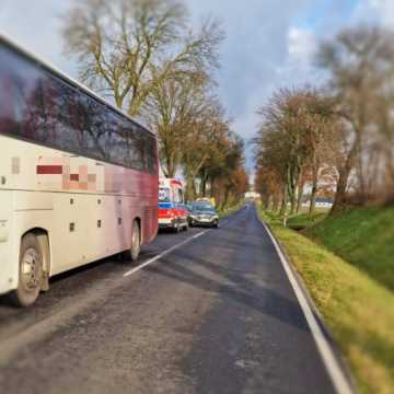 [WIDEO] Dwa samochody i autobus zderzyły się na DK42 w Zakrzewie