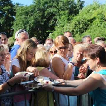 Dni Radomska 2016: Urodzinowy tort od miasta. FOTO