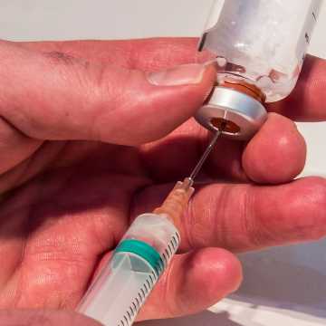 Od poniedziałku rusza rejestracja na szczepienia przeciw COVID-19 osób w wieku 16 i 17 lat