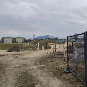 Na stadionie przy Brzeźnickiej buduje się nowa trybuna dla kibiców