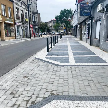 Michał Spólnicki: usuńcie z chodników te słupki. Władze miasta wyjaśniają