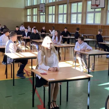 Polski na pierwszy ogień. Ósmoklasiści zaczynają egzaminy