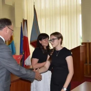 Prezydent nagrodził najlepszych uczniów