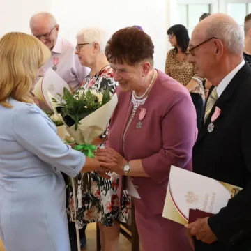 Złoci małżonkowie uhonorowani medalami