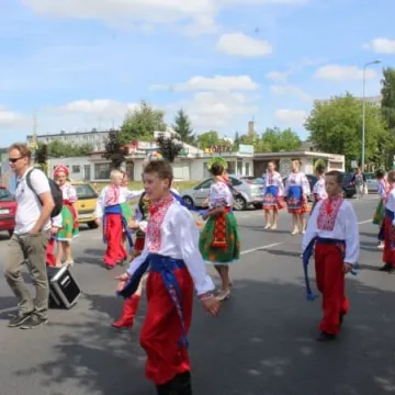 Kolorowa parada artystów z Cypru, Ukrainy i Polski