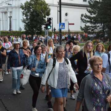 Podróż wiary. Pielgrzymi z Radomska w drodze na Jasną Górę