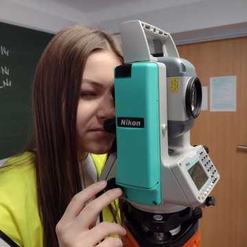 Nowy sprzęt dla przyszłych geodetów z „Mechanika” w Radomsku