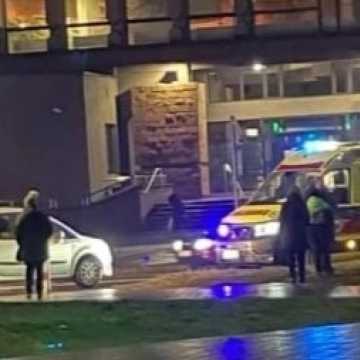 W Radomsku kierowca potrącił pieszego. 24-latek został przewieziony do szpitala