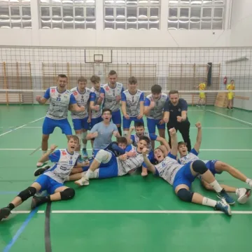 Minisiatkówka w miejskiej hali Akademii Volley Radomsko