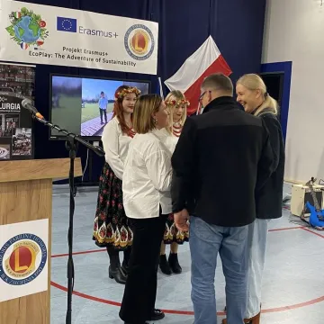 Certyfikaty wręczone, krakowiak zatańczony. Projekt Erasmus w 2 LO podsumowany