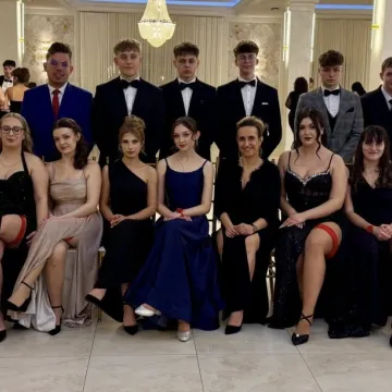 Odliczanie do matury rozpoczęło się eleganckim balem w LO Przedborzu