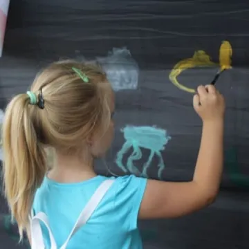 Warsztaty plastyczne „Mania malowania” w plenerze