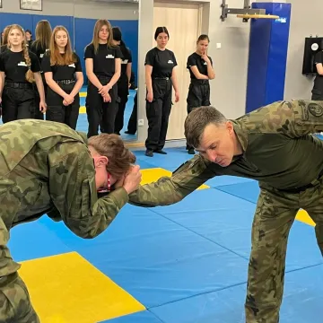 Uczniowie klas mundurowych z Radomska uczestniczyli w manewrach WOT