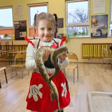 WOŚP 2023: W Gomunicach kwestuje m.in. wąż oraz legwan Stefan