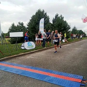 Ponad setka biegaczy stanęła na starcie biegu ulicznego w Radomsku