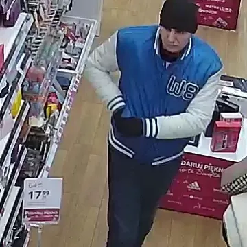 Policjanci poszukują złodzieja markowych perfum