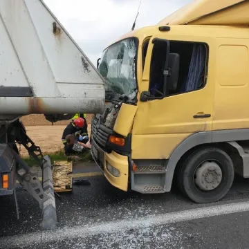 Wypadek na DK1. W okolicach Dąbrowy zderzyły się trzy samochody