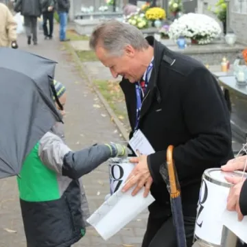 Trwa kwesta na radomszczańskich cmentarzach