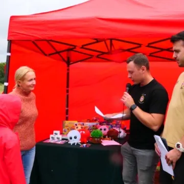 Strażacki piknik rodzinny w Dąbrówce zintegrował mieszkańców