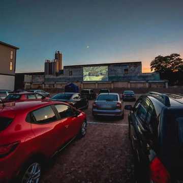 Kolejne kino samochodowe w ŁSSE już 1 sierpnia. Na ekranie „Plan B”