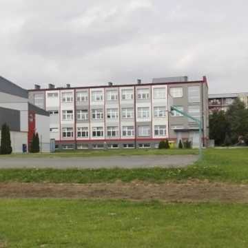 Sześć firm chce wybudować kompleks sportowy przy PSP6 w Radomsku