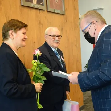 „Złoci” małżonkowie odznaczeni medalami