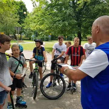 Policjanci tłumaczyli, jak bezpiecznie korzystać z pumptracka