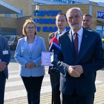 Anna Milczanowska i Antoni Macierewicz o pieniądzach dla SOR w Radomsku