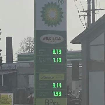 Kierowcy nie mają lekko. Ceny paliw znów w górę