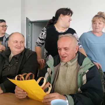 Dzieci uwielbiają zajęcia w lesie