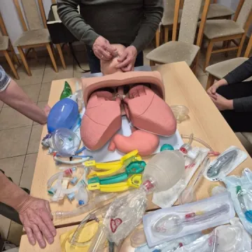 Nowi ratownicy po kursie z OSP Dmenin