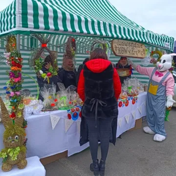 Zapachniało kolorową wiosną na parkingu przed Starostwem Powiatowym w Radomsku