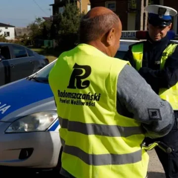 Rozdawali kamizelki odblaskowe