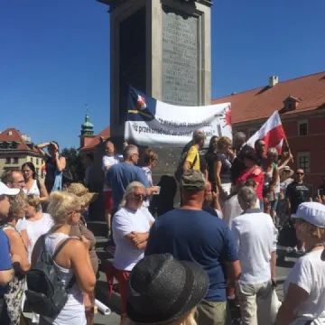 W Warszawie protestowali radomszczanie przeciwko m.in. noszeniu maseczek