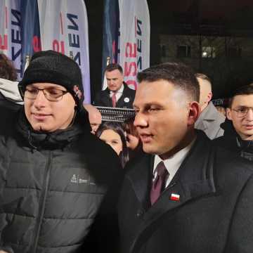 [WIDEO] Tak dla prostych podatków. Nie dla imigracji. Sławomir Mentzen pojawił się w Radomsku