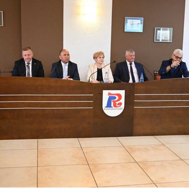 Posła Krzysztof Ciecióra interesują pieniądze na wynagrodzenie zarządu Powiatu Radomszczańskiego