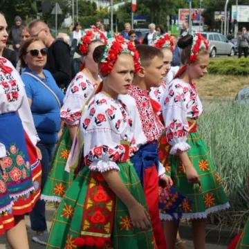 Kolorowa parada artystów z Cypru, Ukrainy i Polski