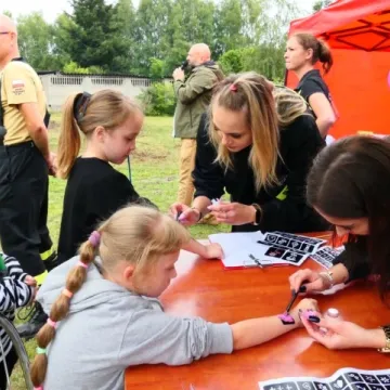 Strażacki piknik rodzinny w Dąbrówce zintegrował mieszkańców