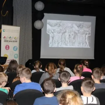 „Wehikuł czasu” – warsztaty edukacyjne dla dzieci w MDK 