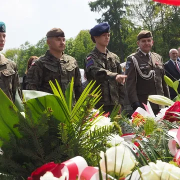 W Bąkowej Górze upamiętniono 77. rocznicę mordu żołnierzy KWP