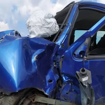 Topisz: samochód wypadł z drogi. Kierowca nie żyje